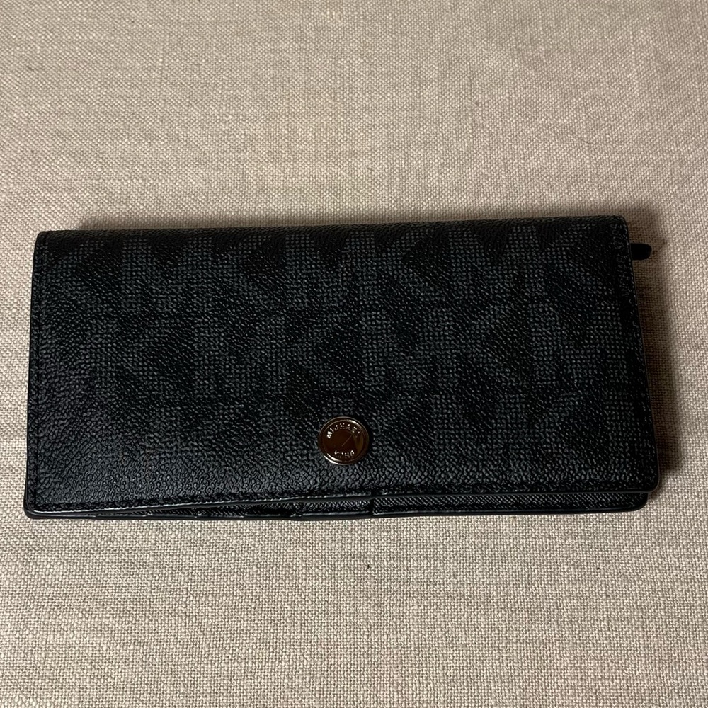 Michael Kors signature Jet Set Travel Continental Style Wallet Black Logo
